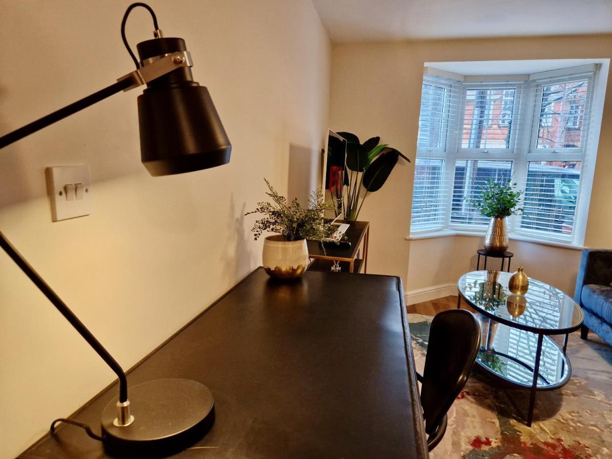 Stylish Luxury Serviced Apartment Next To City Centre With Free Parking - Contractors & Relocators Coventry Eksteriør bilde