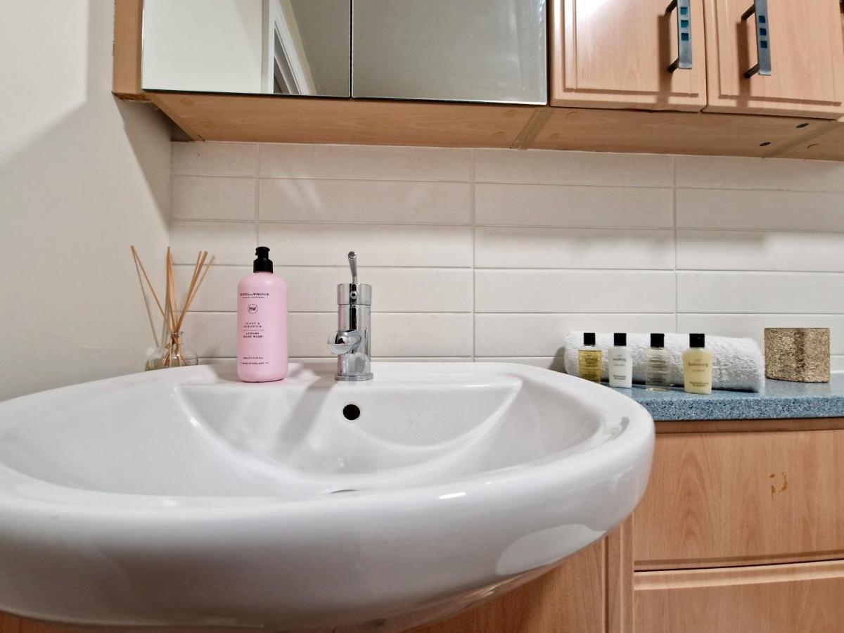 Stylish Luxury Serviced Apartment Next To City Centre With Free Parking - Contractors & Relocators Coventry Eksteriør bilde