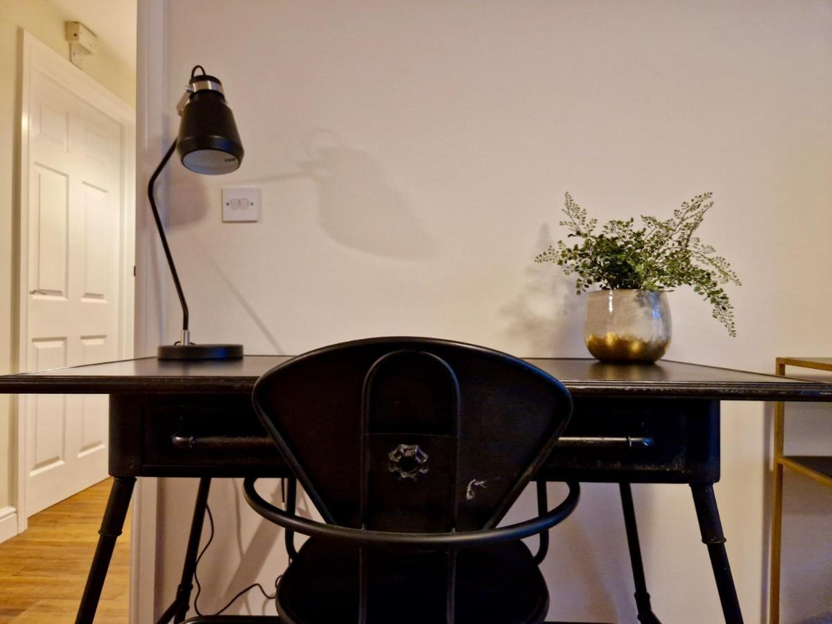 Stylish Luxury Serviced Apartment Next To City Centre With Free Parking - Contractors & Relocators Coventry Eksteriør bilde